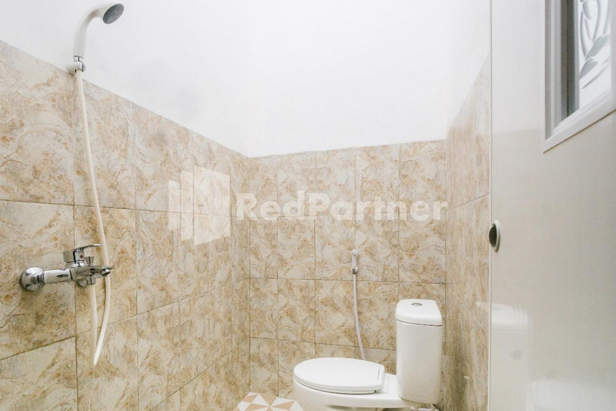 Omah Kalimosodo Mitra Reddoorz Near Stasiun Malang Kota Baru Hotell Exteriör bild